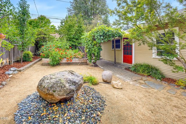 762 B Street, Ashland, OR 97520