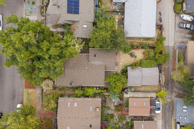 762 B Street, Ashland, OR 97520