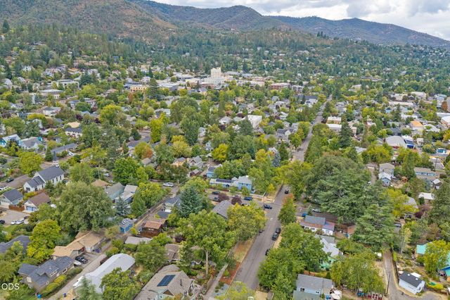 762 B Street, Ashland, OR 97520