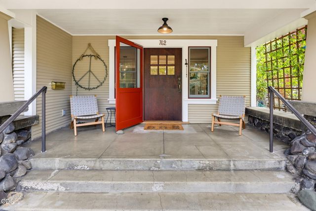 762 B Street, Ashland, OR 97520