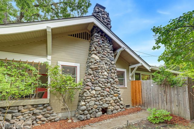 762 B Street, Ashland, OR 97520