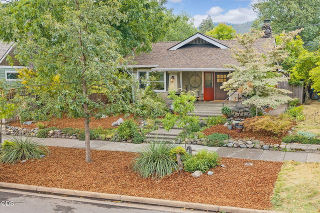 762 B Street, Ashland, OR 97520