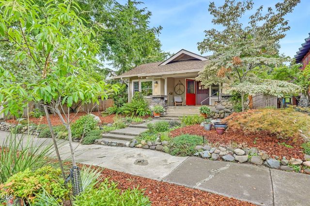 762 B Street, Ashland, OR 97520