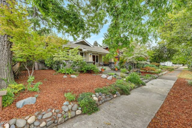 762 B Street, Ashland, OR 97520