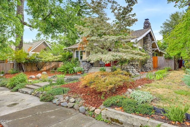 762 B Street, Ashland, OR 97520