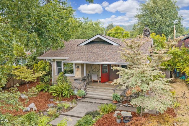 762 B Street, Ashland, OR 97520