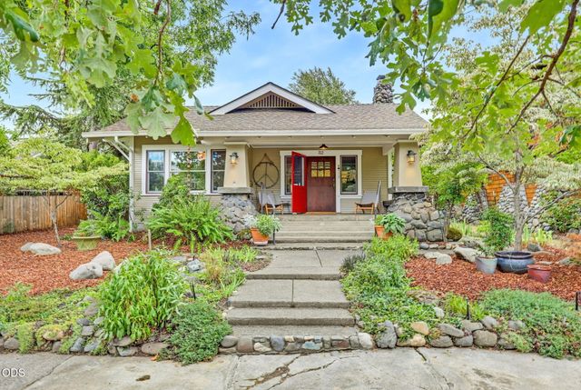 762 B Street, Ashland, OR 97520