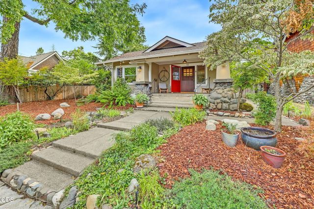 762 B Street, Ashland, OR 97520