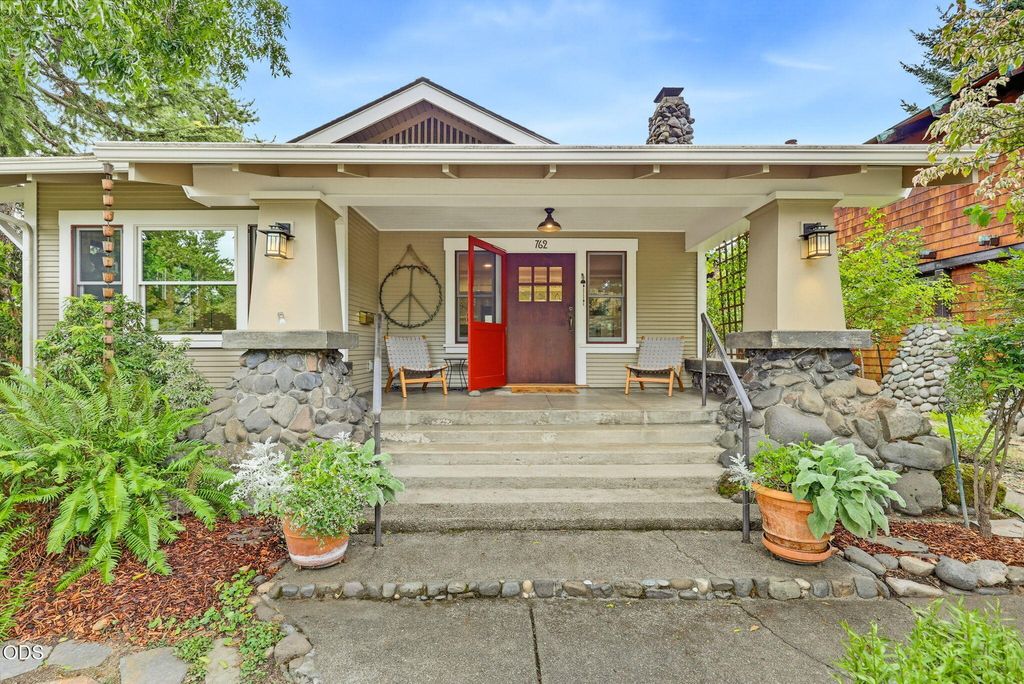 762 B Street, Ashland, OR 97520