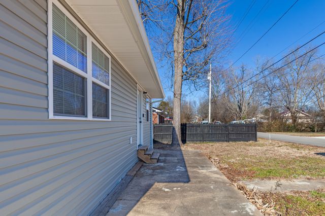 222 N Pine St, Hohenwald, TN 38462