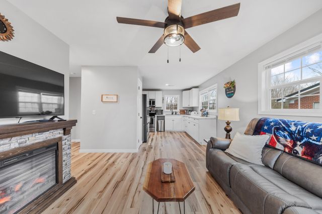 222 N Pine St, Hohenwald, TN 38462