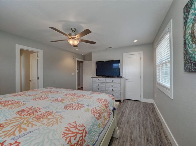 230 Cut Off 126, Port Aransas, TX 78373