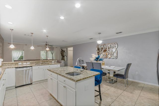 6102 NW Painted Bunting Court, Port St Lucie, FL 34986