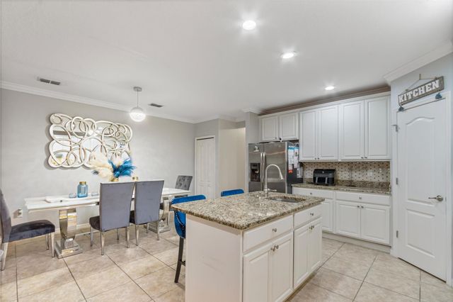 6102 NW Painted Bunting Court, Port St Lucie, FL 34986