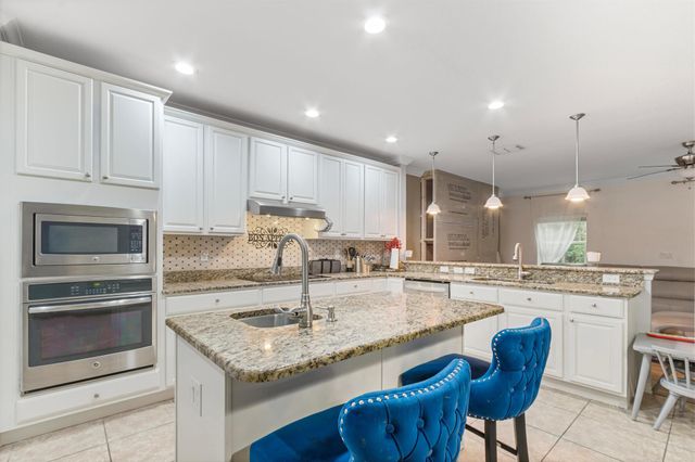 6102 NW Painted Bunting Court, Port St Lucie, FL 34986