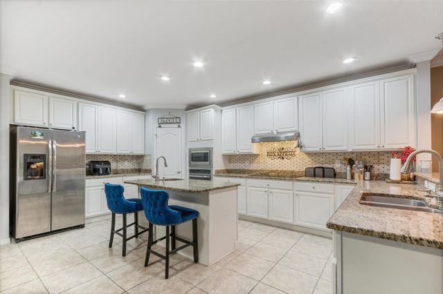 6102 NW Painted Bunting Court, Port St Lucie, FL 34986