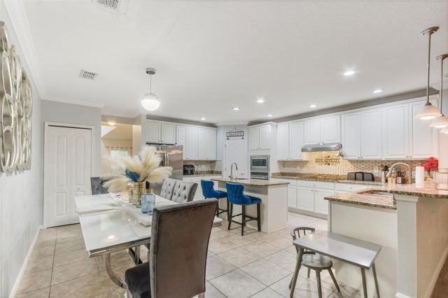 6102 NW Painted Bunting Court, Port St Lucie, FL 34986
