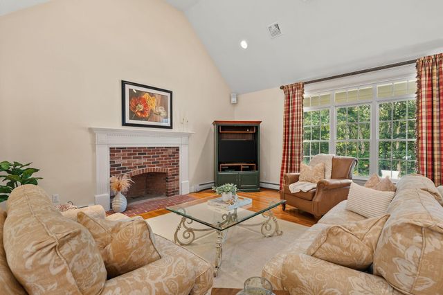 11 Sycamore Avenue, Sagamore Beach, MA 02562