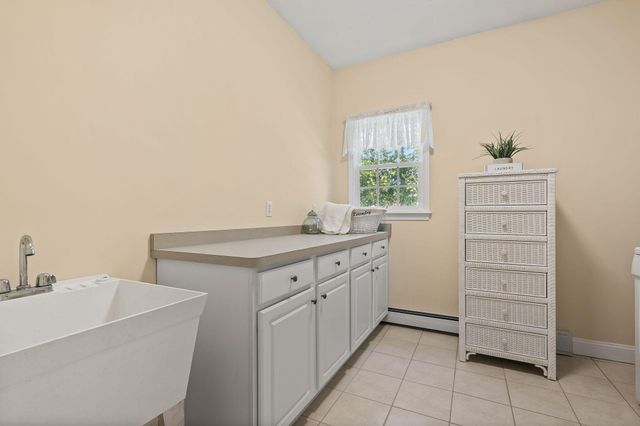 11 Sycamore Avenue, Sagamore Beach, MA 02562