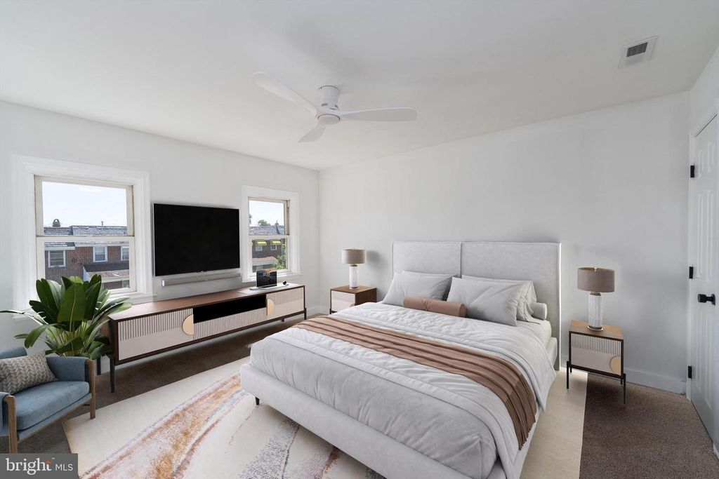 Image 13 of property listing at 818 MOUNT HOLLY ST, Baltimore, MD 21229