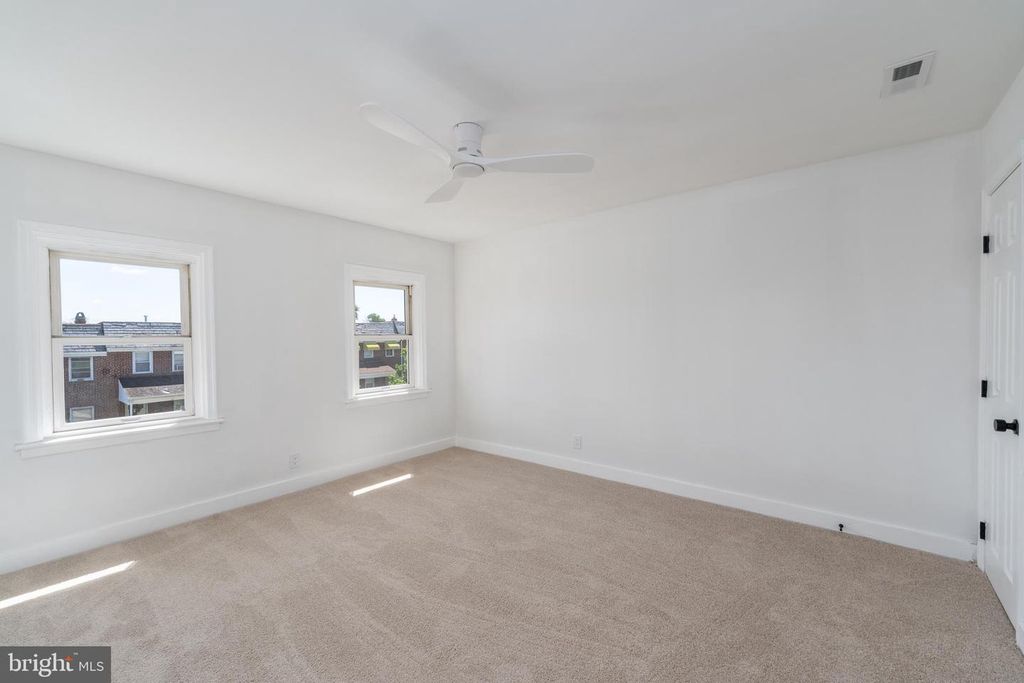 Image 16 of property listing at 818 MOUNT HOLLY ST, Baltimore, MD 21229