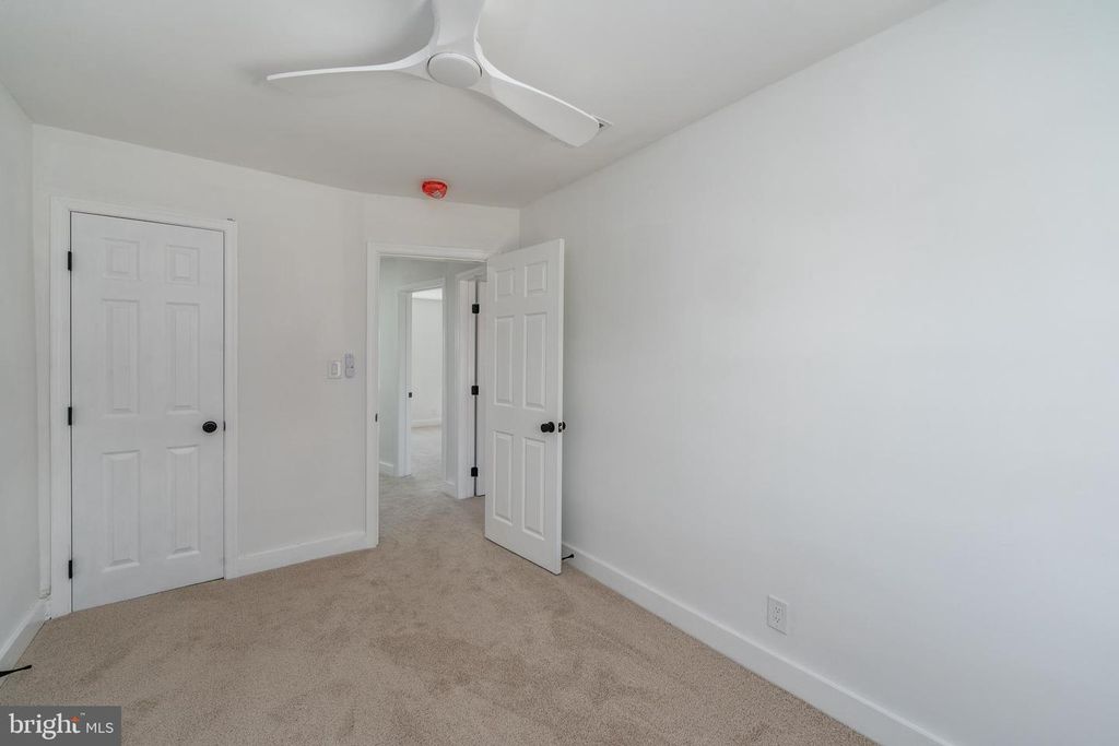 Image 19 of property listing at 818 MOUNT HOLLY ST, Baltimore, MD 21229