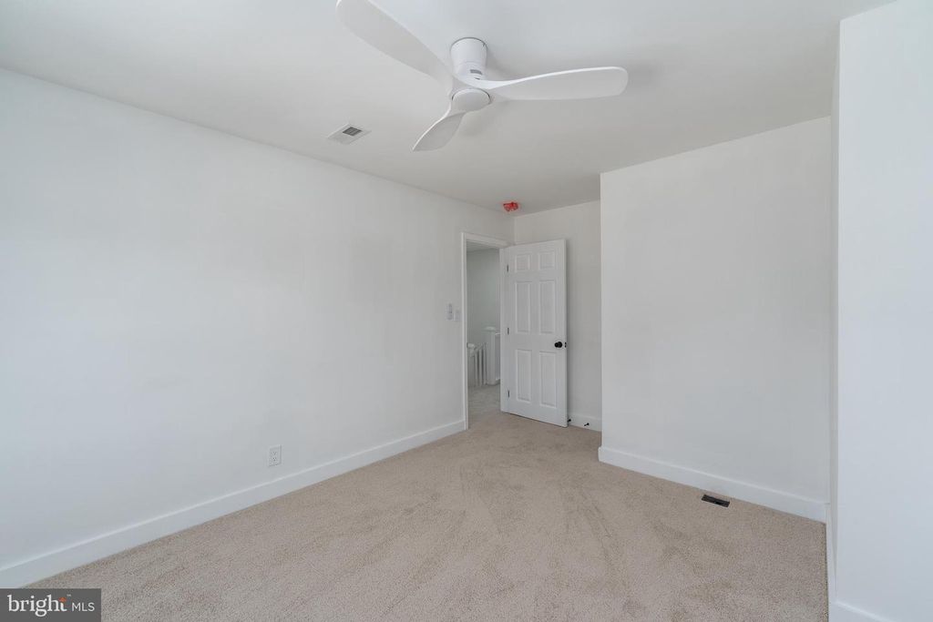 Image 20 of property listing at 818 MOUNT HOLLY ST, Baltimore, MD 21229