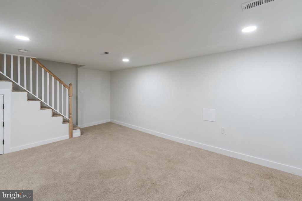 Image 22 of property listing at 818 MOUNT HOLLY ST, Baltimore, MD 21229