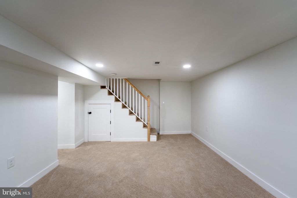 Image 23 of property listing at 818 MOUNT HOLLY ST, Baltimore, MD 21229
