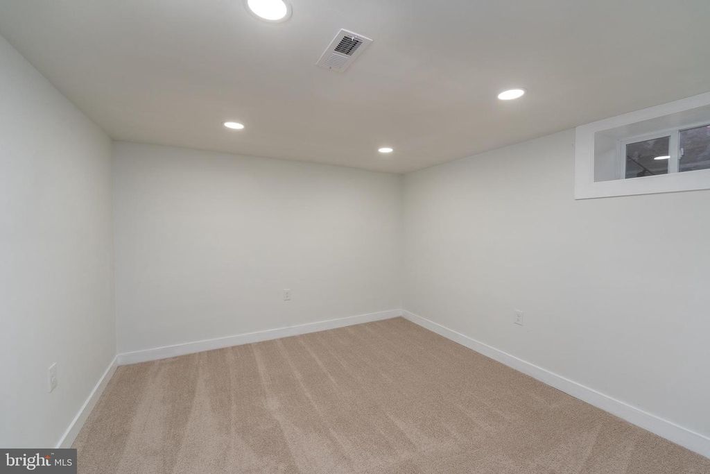 Image 26 of property listing at 818 MOUNT HOLLY ST, Baltimore, MD 21229