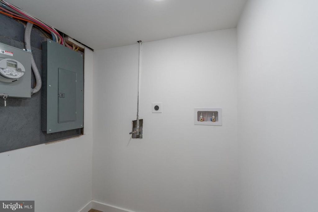 Image 29 of property listing at 818 MOUNT HOLLY ST, Baltimore, MD 21229