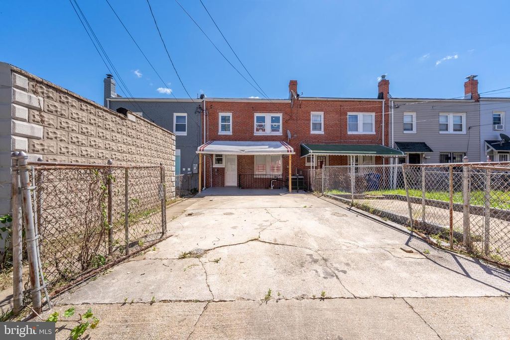 Image 33 of property listing at 818 MOUNT HOLLY ST, Baltimore, MD 21229