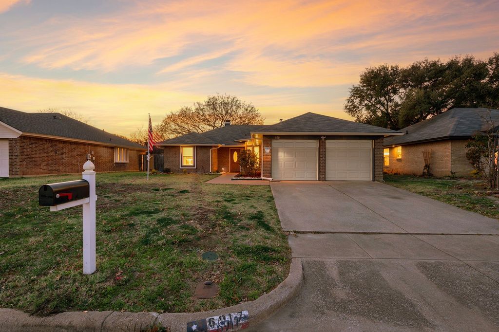 6917 Egan Way, Fort Worth, TX 76137