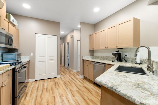 23124 NE 8th Place, Sammamish, WA 98074