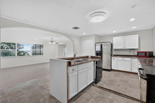 157 W GRANDVIEW DRIVE, East Palatka, FL 32131