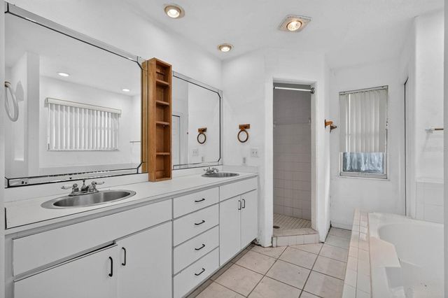 157 W GRANDVIEW DRIVE, East Palatka, FL 32131
