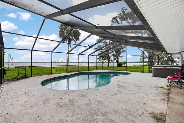 157 W GRANDVIEW DRIVE, East Palatka, FL 32131