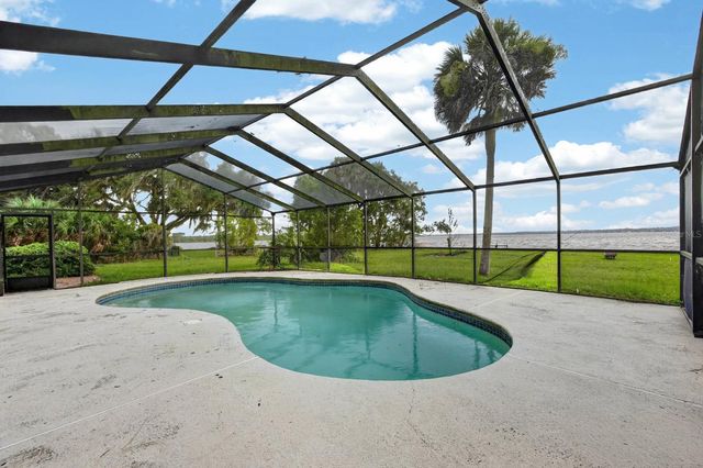 157 W GRANDVIEW DRIVE, East Palatka, FL 32131