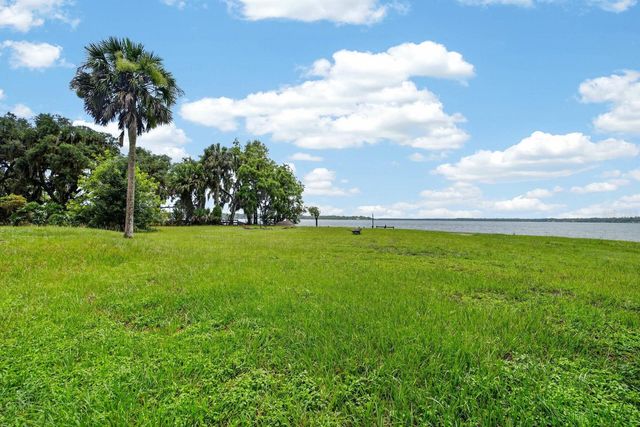 157 W GRANDVIEW DRIVE, East Palatka, FL 32131