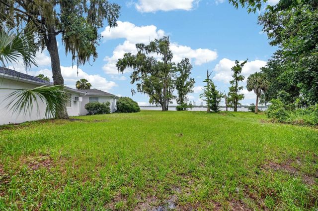 157 W GRANDVIEW DRIVE, East Palatka, FL 32131