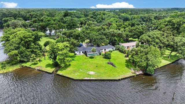 157 W GRANDVIEW DRIVE, East Palatka, FL 32131