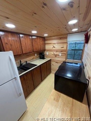 383 Hickory, Canadian, OK 74425