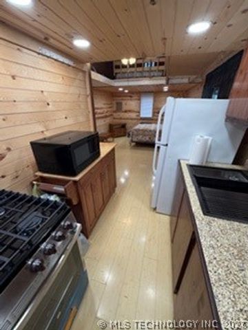 383 Hickory, Canadian, OK 74425