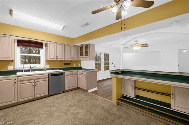 1034 Pine Knolls Road, Kernersville, NC 27284