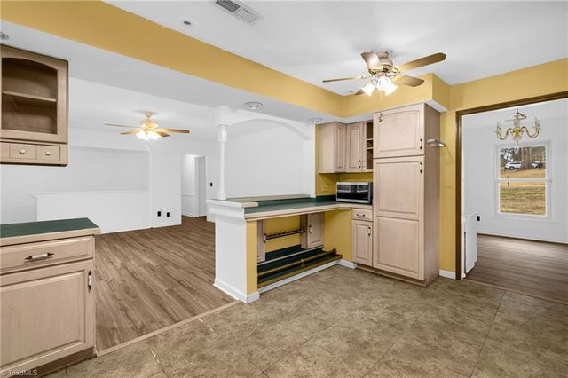 1034 Pine Knolls Road, Kernersville, NC 27284