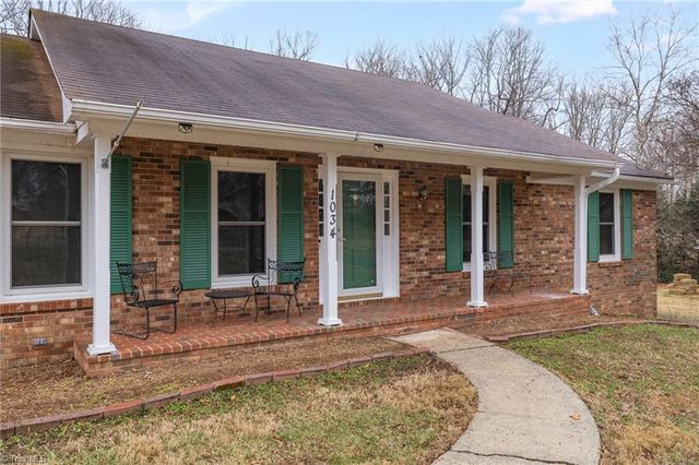 1034 Pine Knolls Road, Kernersville, NC 27284