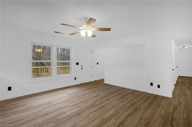 1034 Pine Knolls Road, Kernersville, NC 27284