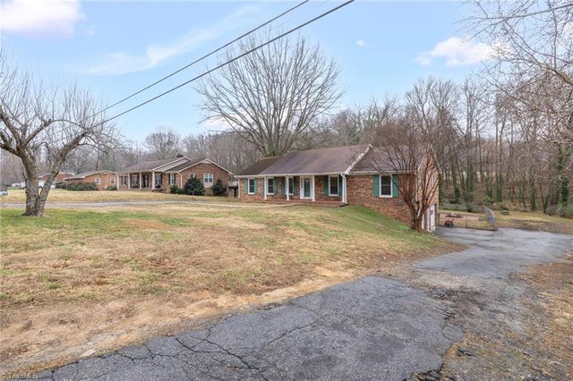 1034 Pine Knolls Road, Kernersville, NC 27284