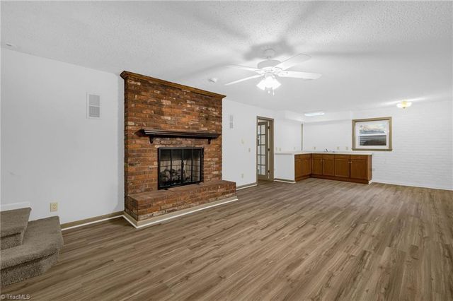 1034 Pine Knolls Road, Kernersville, NC 27284