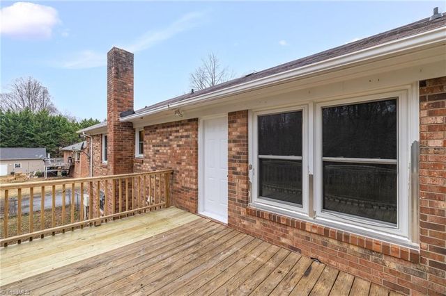 1034 Pine Knolls Road, Kernersville, NC 27284